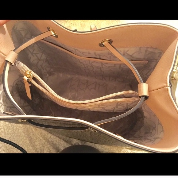 ❤️SOLD❤️CALVIN KLEIN DRAWSTRING CONVERTIBLE BAG - Picture 7 of 8